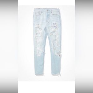 American Eagle AE Ripped Mom Jean Size 14 Short in Color Blue Mist